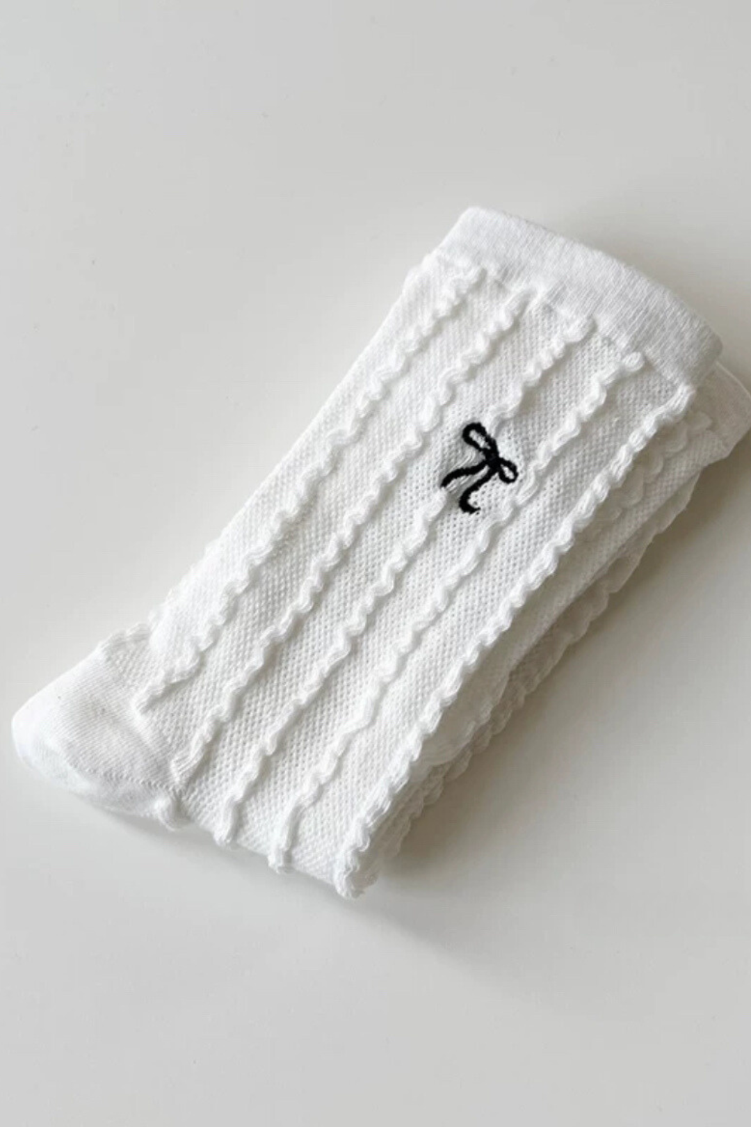 Textured Bow Socks, white.