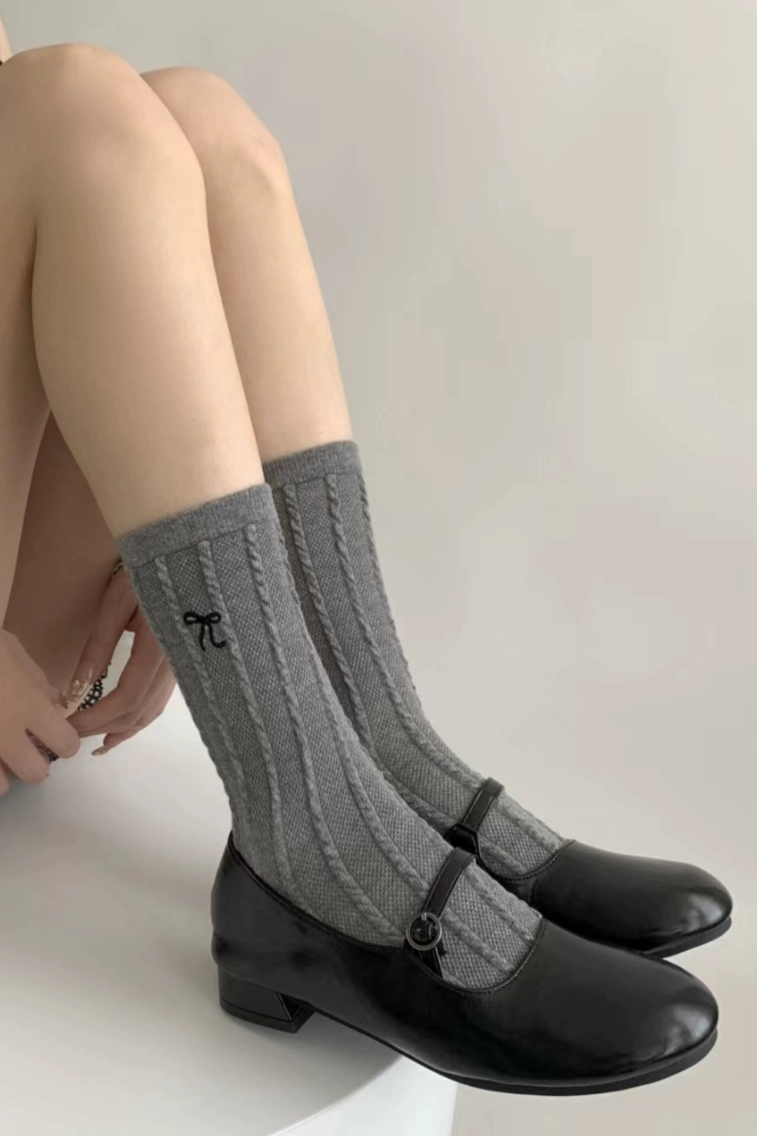 Textured Bow Socks, grey.