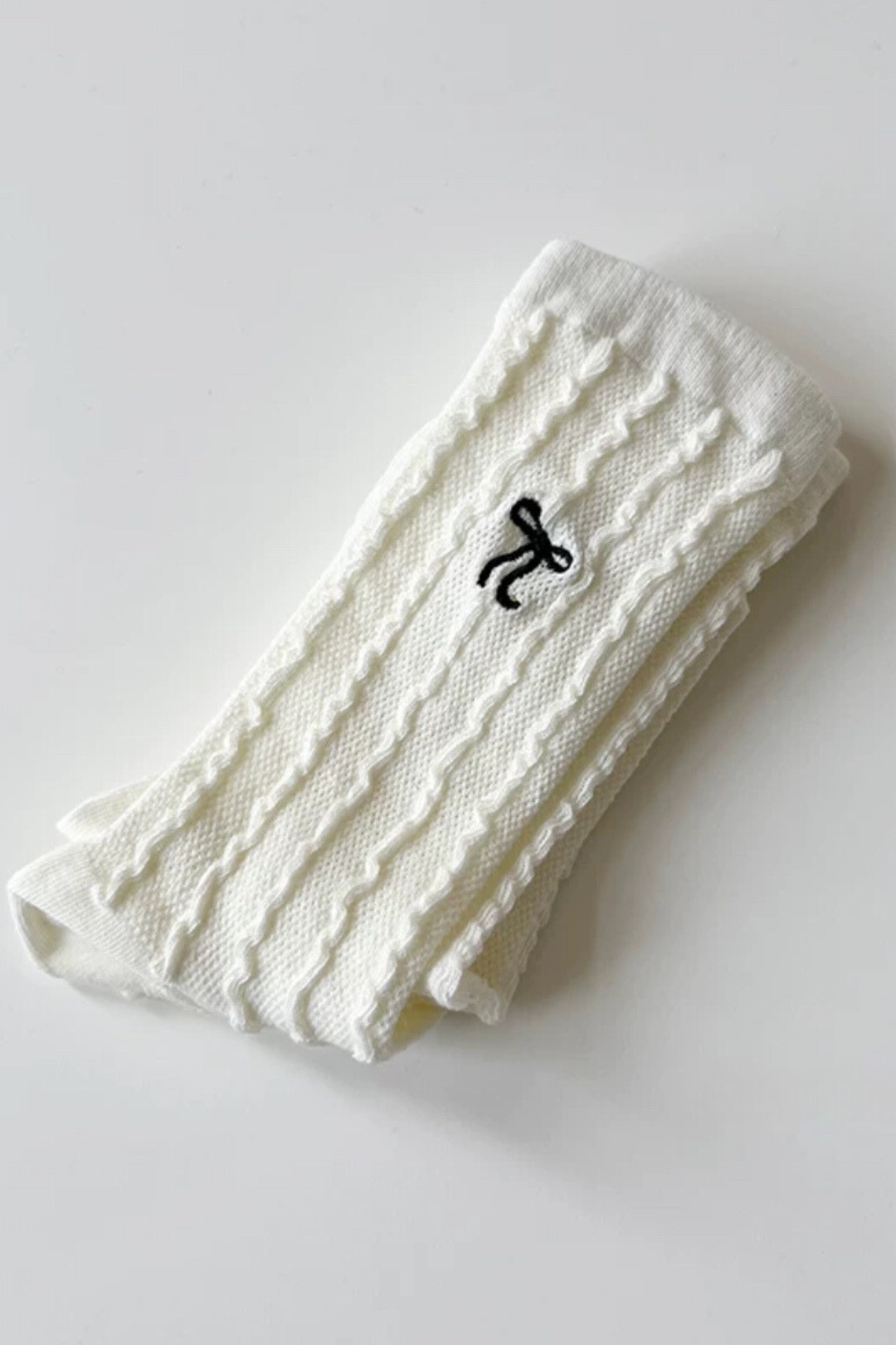 Textured Bow Socks, cream.